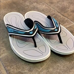 NEW!! Women’s speedo flip flops, size 9